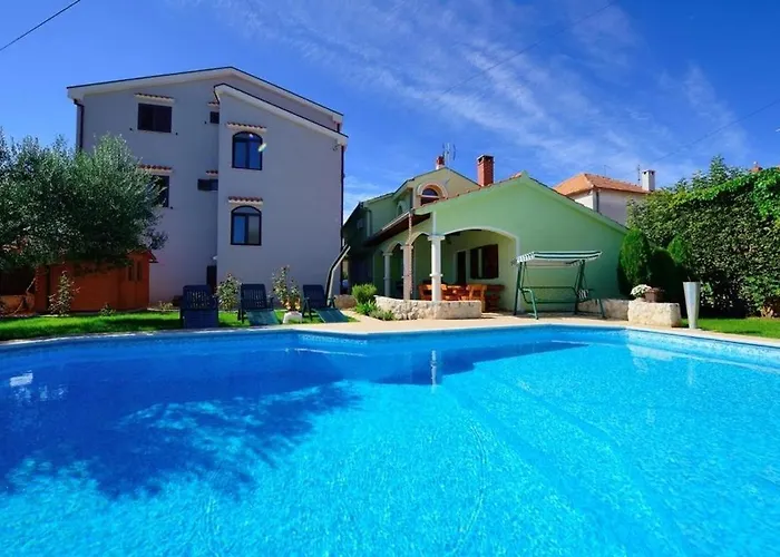 Family Friendly Apartments With A Swimming Pool Zadar - 16336
