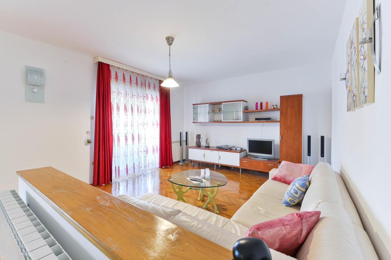 Apartament Family Friendly With A Swimming Pool - 16336