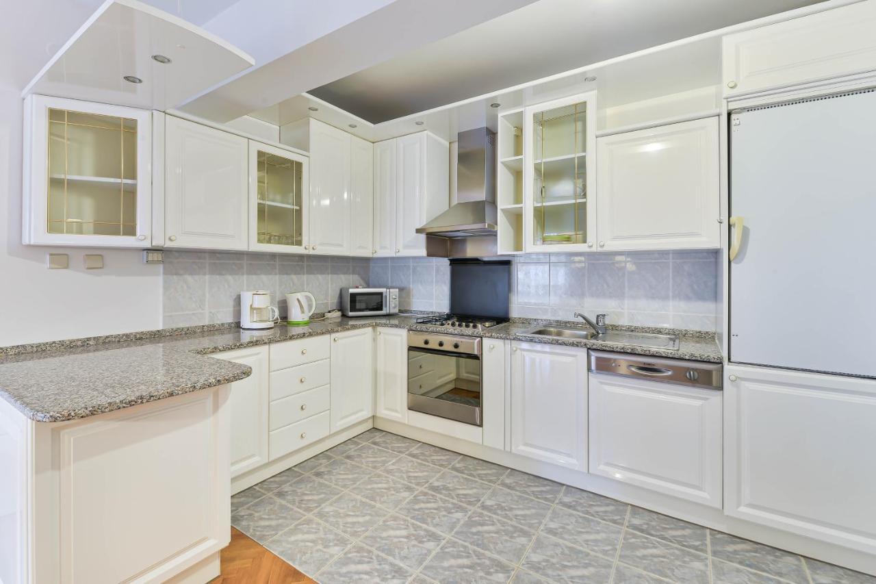 Family Friendly With A Swimming Pool - 16336