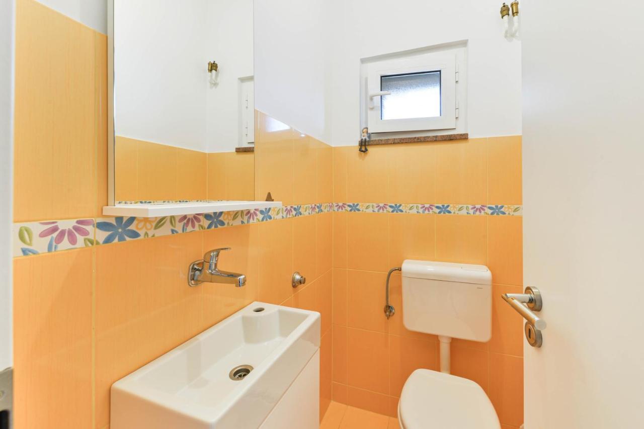 Apartment Family Friendly With A Swimming Pool - 16336