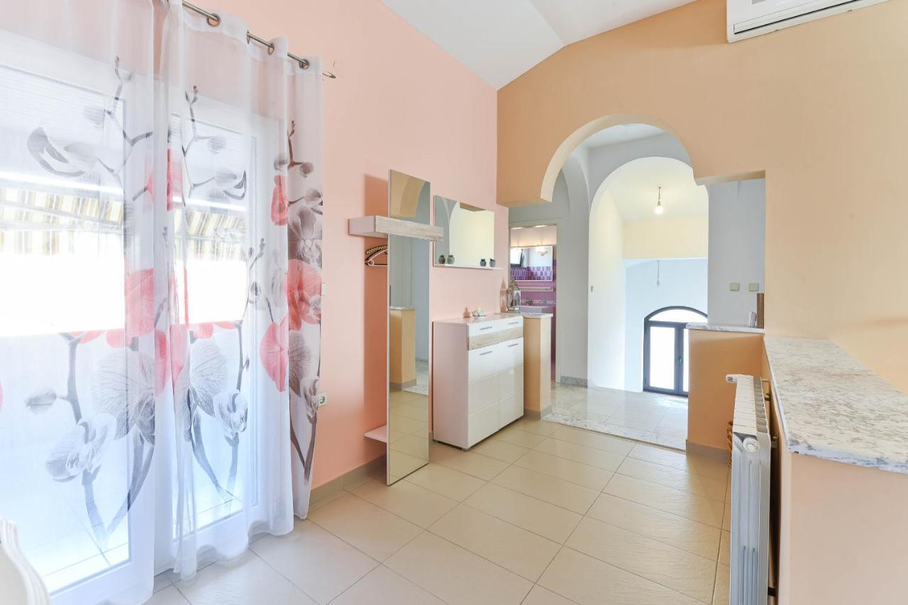 Family Friendly With A Swimming Pool - 16336 Zadar