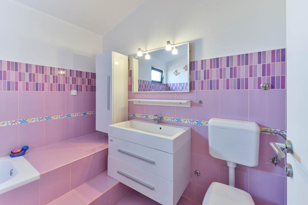 Apartament Family Friendly With A Swimming Pool - 16336 Zadar