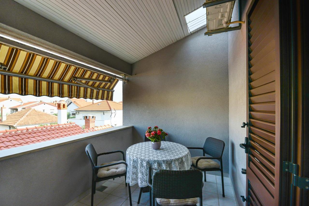 Apartment Family Friendly With A Swimming Pool - 16336 Zadar