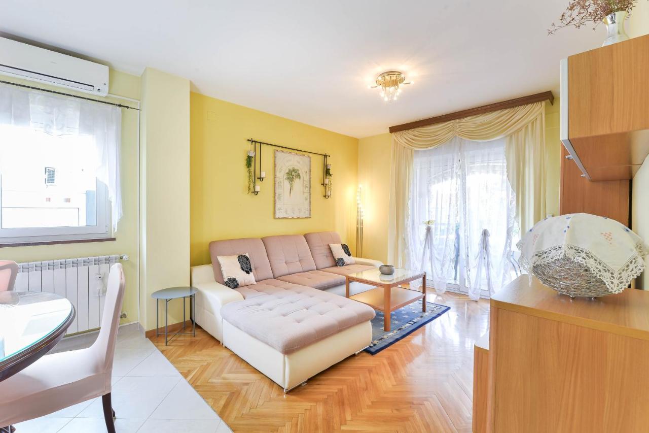 Family Friendly With A Swimming Pool - 16336