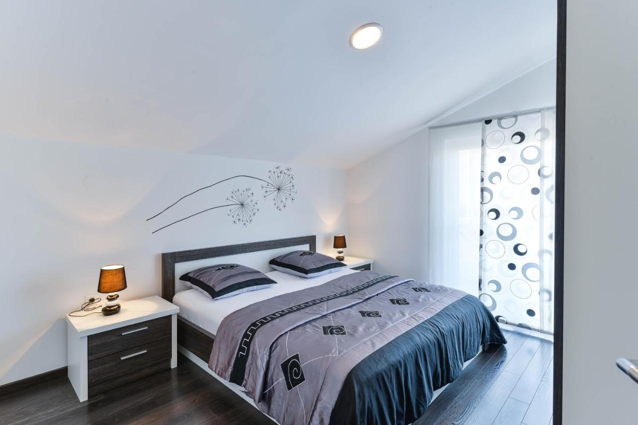Family Friendly With A Swimming Pool - 16336 Zadar