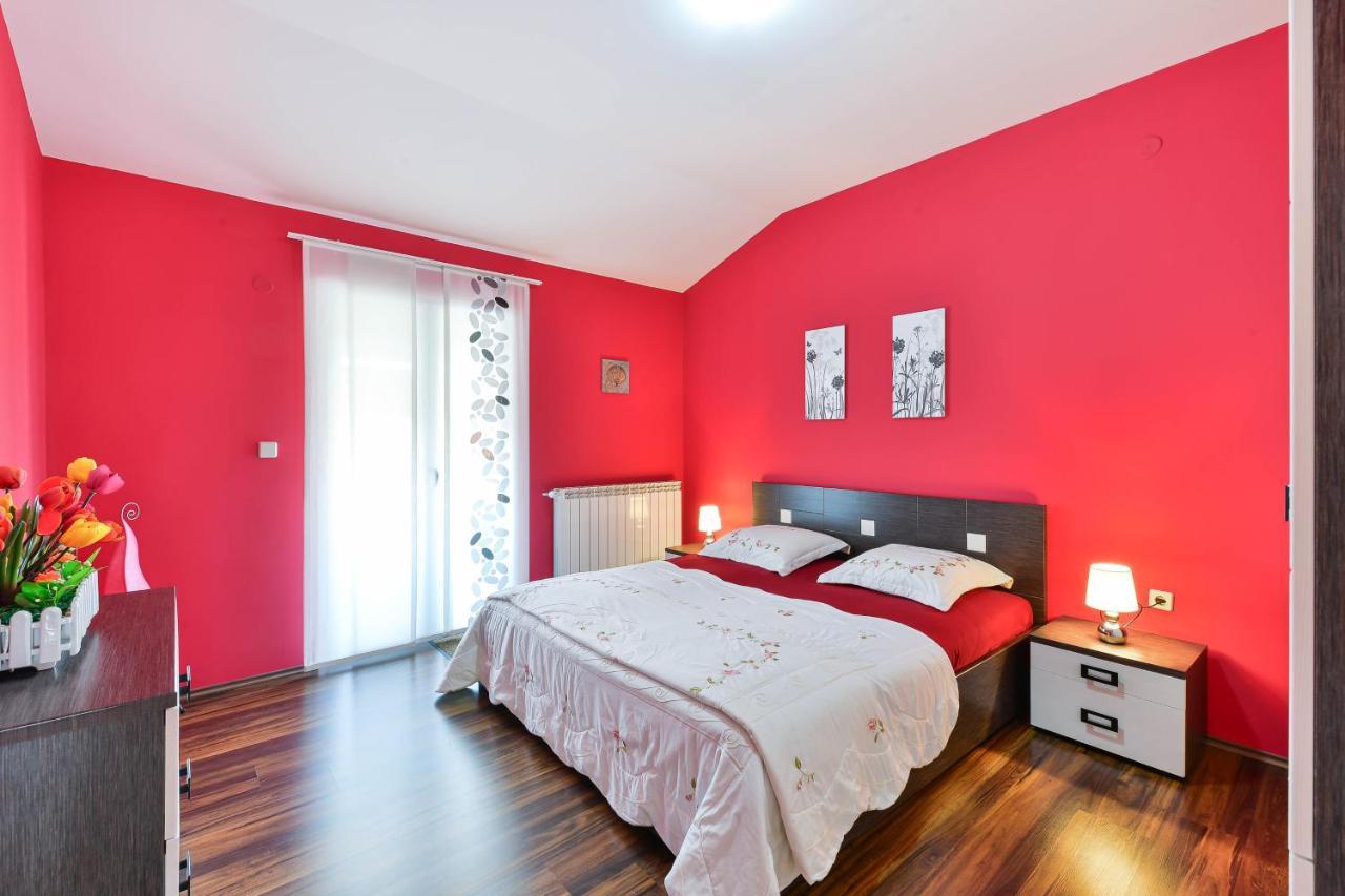 Family Friendly With A Swimming Pool - 16336 Apartament