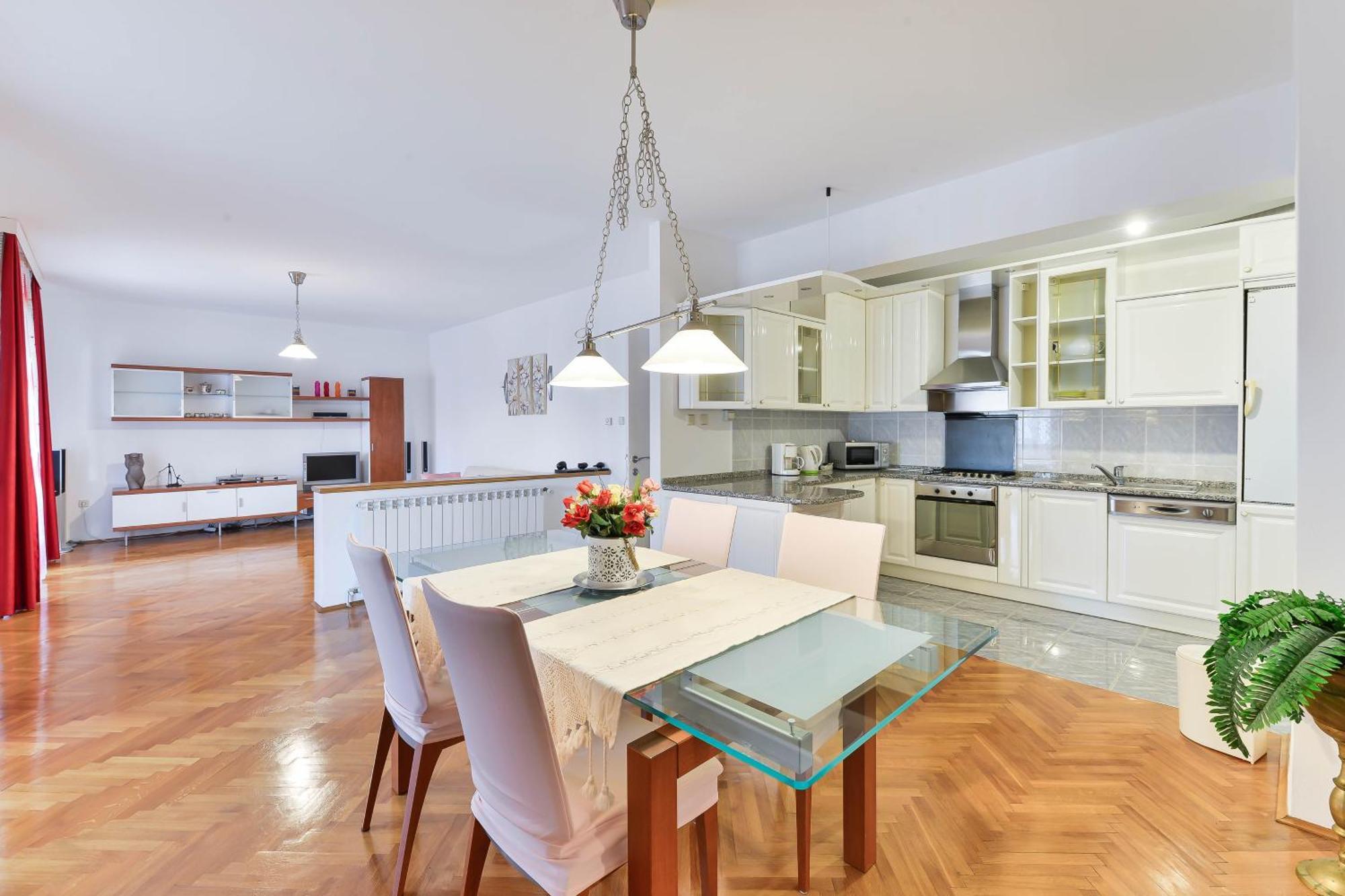 Family Friendly With A Swimming Pool - 16336 Apartment *