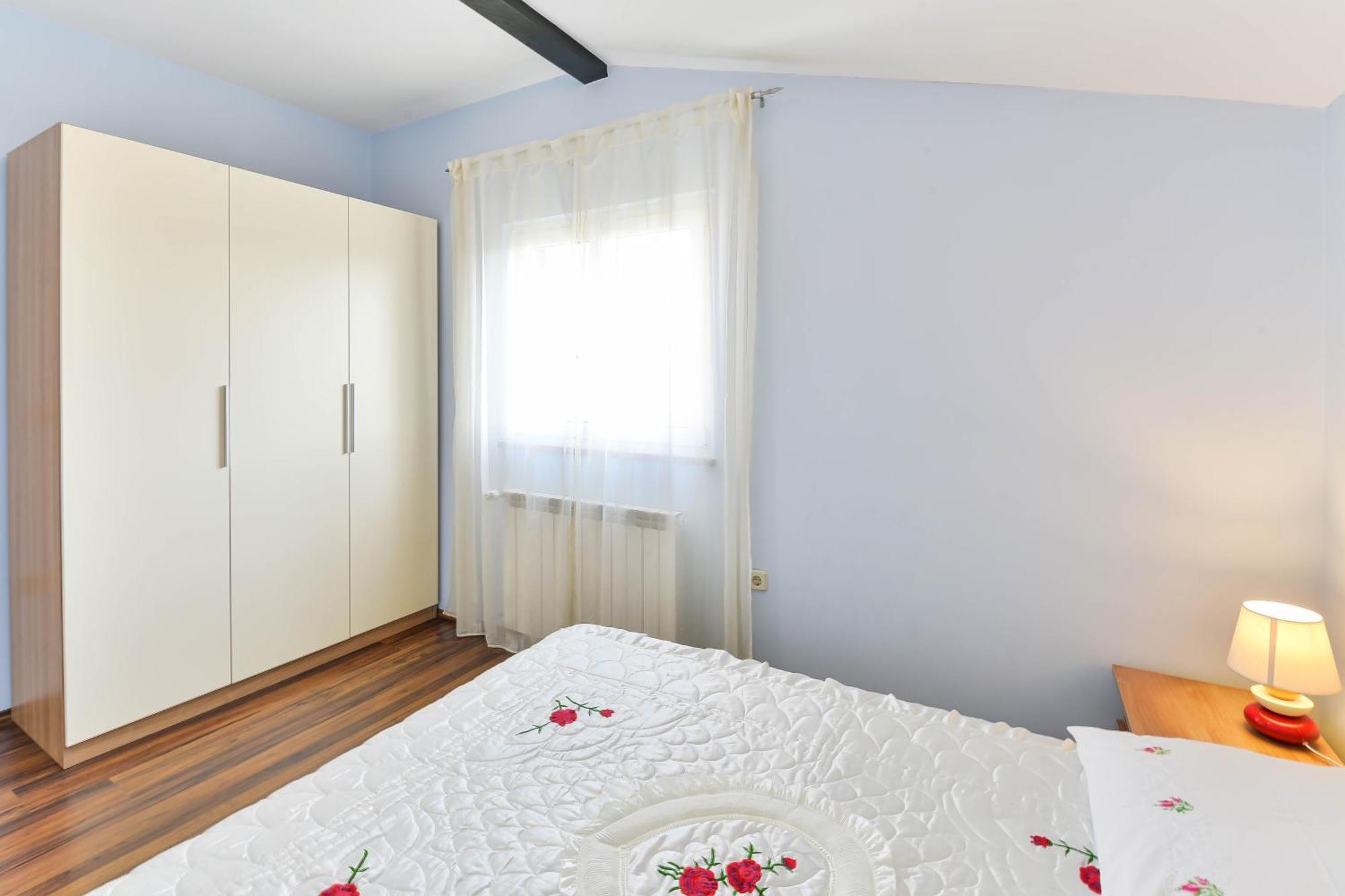 Apartment Family Friendly With A Swimming Pool - 16336 Zadar
