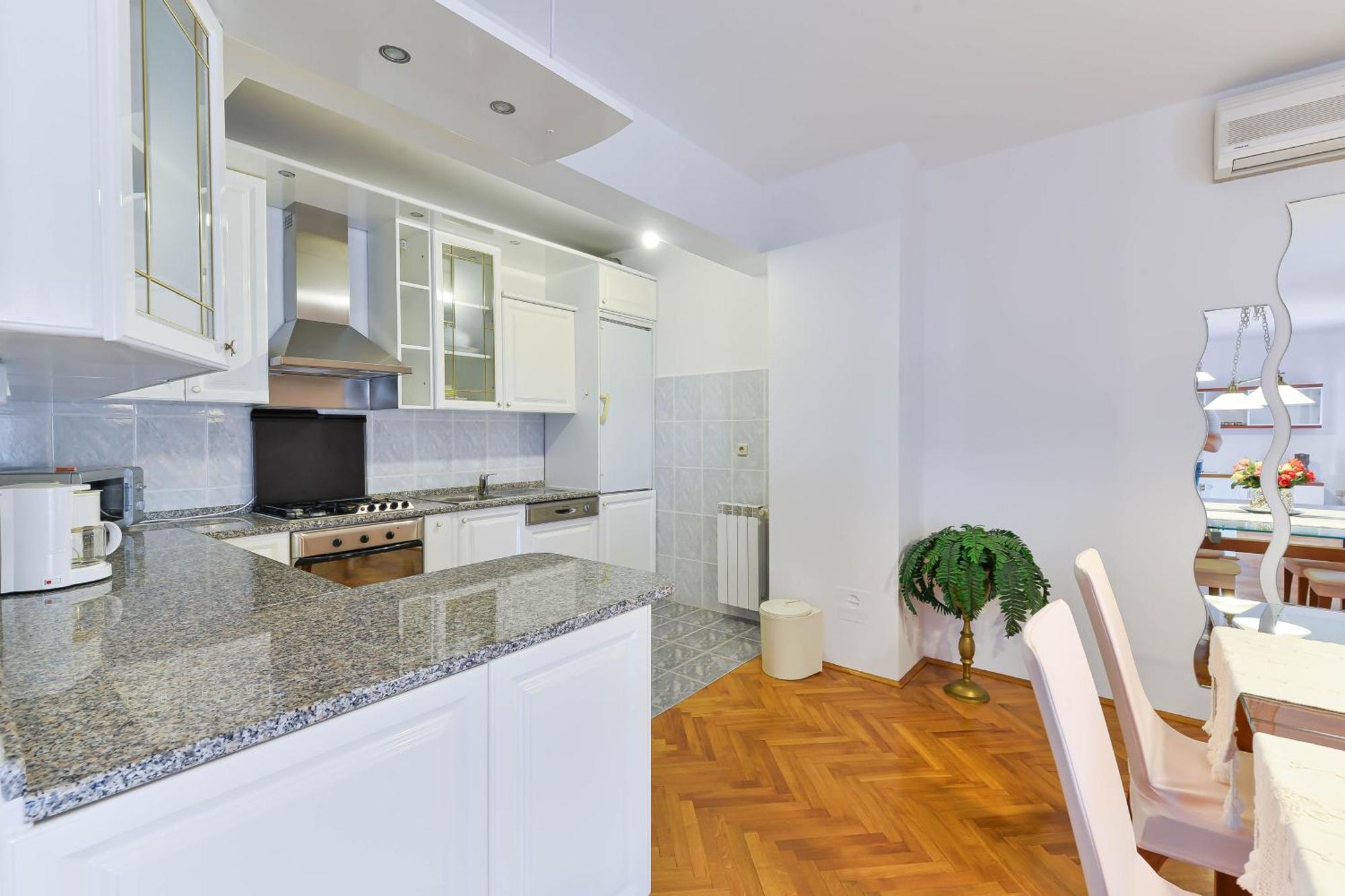 Family Friendly With A Swimming Pool - 16336 Apartment