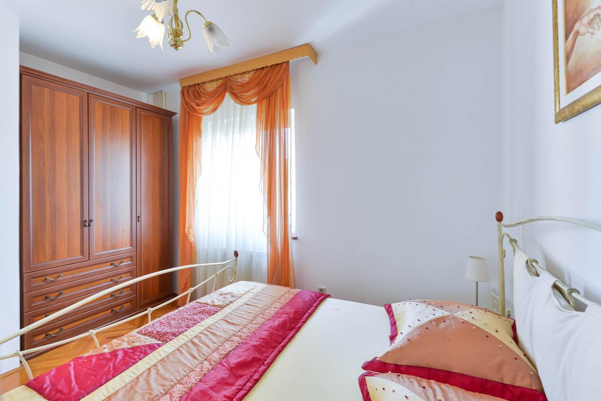 Apartment Family Friendly With A Swimming Pool - 16336 Zadar