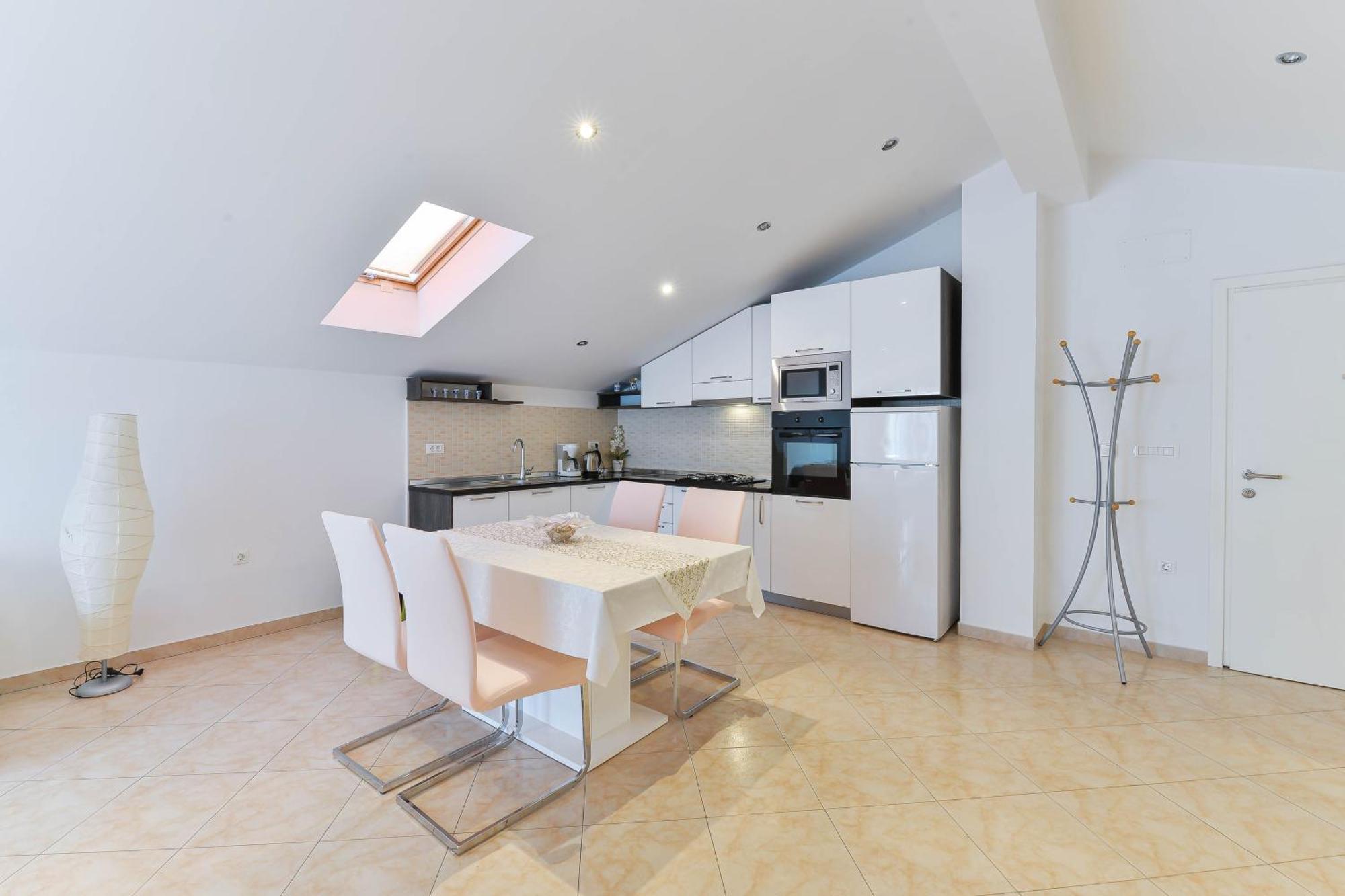 Family Friendly With A Swimming Pool - 16336 Apartament Zadar