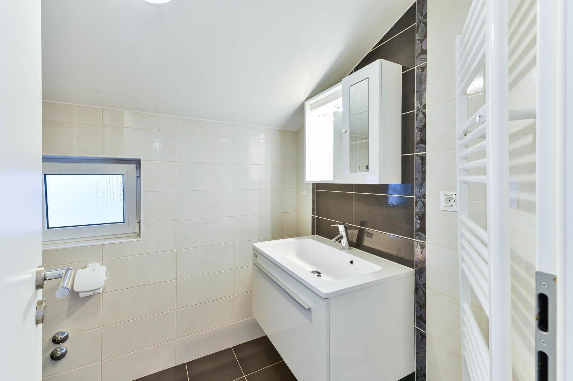 Family Friendly With A Swimming Pool - 16336 Apartament